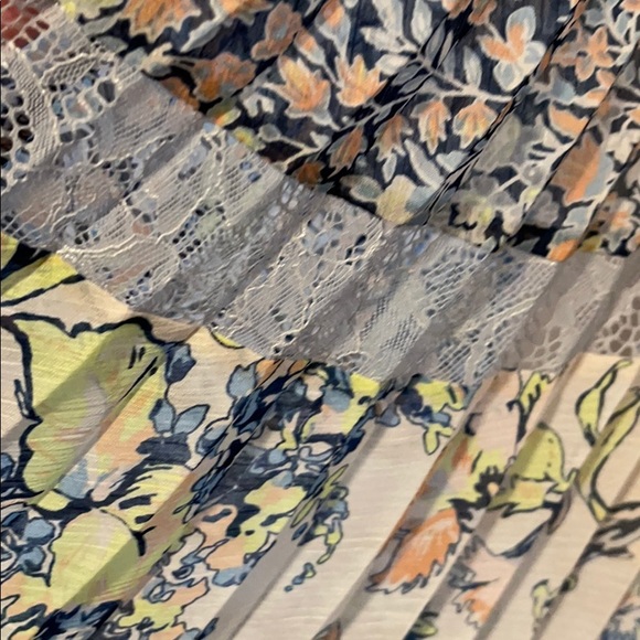 BCBGMaxAzria Peach Pleated Floral Fress - Picture 9 of 10